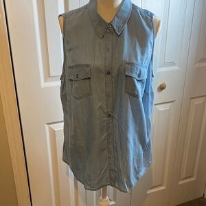 👚Crown & Ivy Sleeveless Top👚